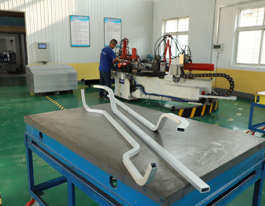 北京拉彎廠介紹一下鋁方通折彎是怎么做的？