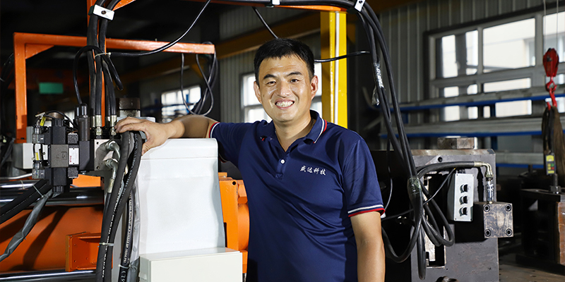 型材拉彎廠以兩會精神開創(chuàng)新局面