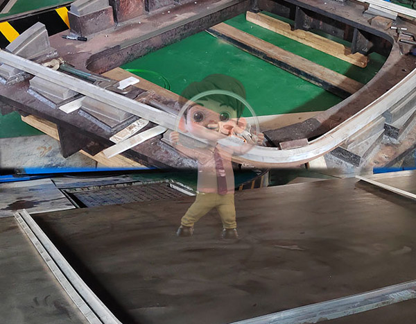 幕墻型材拉彎的技術挑戰與解決方案：如何應對復雜建筑形態的需求