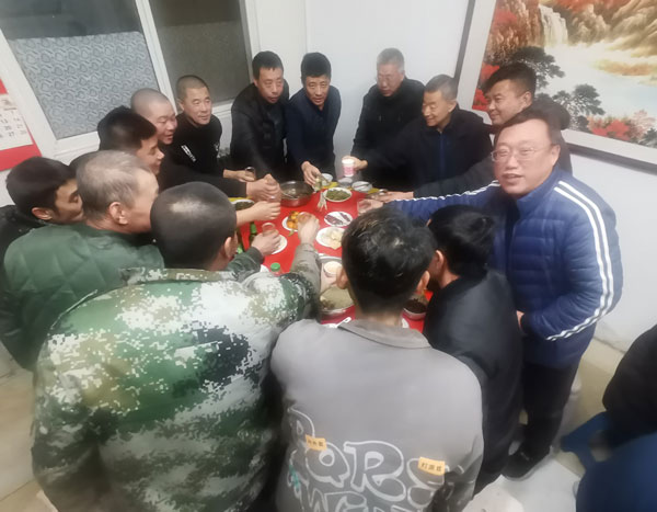 北京型材拉彎廠(chǎng)感恩在嚴(yán)寒中堅(jiān)守崗位的勞動(dòng)者們