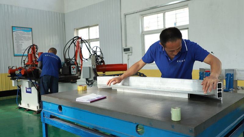 北京拉彎加工廠提供優化軌道車輛車體端梁拉彎成形工藝 北京拉彎加工廠提供優化軌道車輛車體端梁拉彎成形工藝