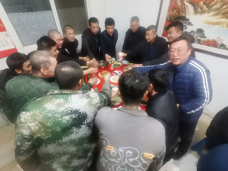 北京型材拉彎廠感恩在嚴寒中堅守崗位的勞動者們 北京型材拉彎廠感恩在嚴寒中堅守崗位的勞動者們